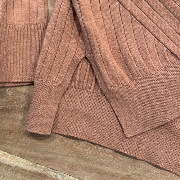 Abercrombie & Fitch | Soft as A&F | Crewneck Sweater | Rusty Brown | size M - Picture 4 of 5